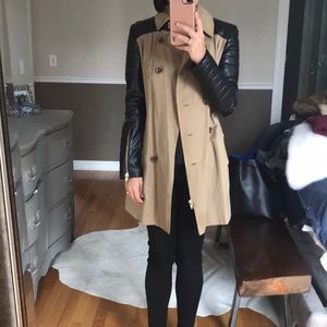 Trench with leather sleeves